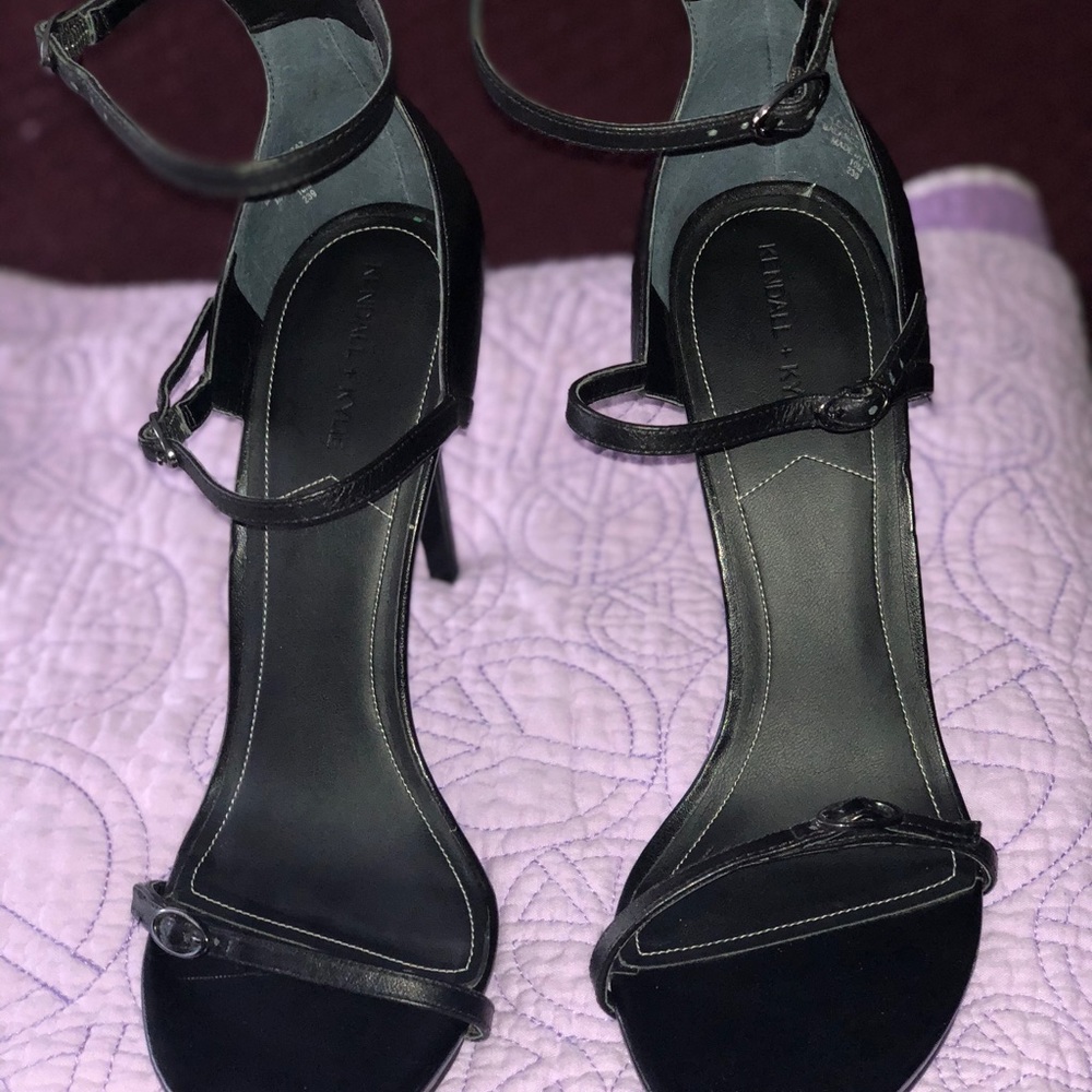 Beautiful 4-1/2 heel strappy sandals